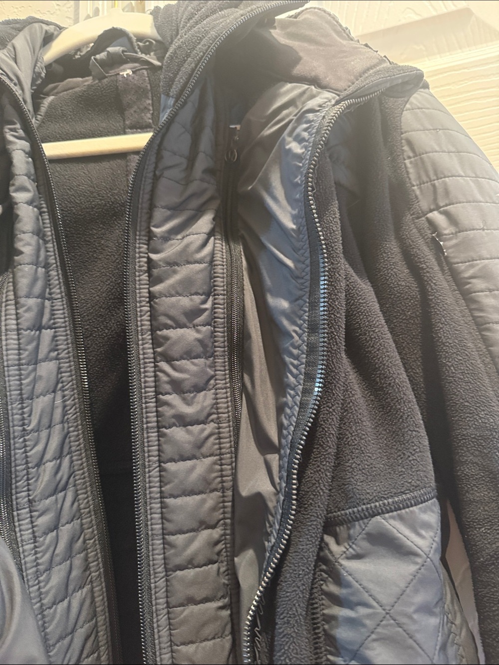 Women’s Lululemon Quilted Hybrid Jacket with Hood. Removable hood and vest. - Picture 2 of 3